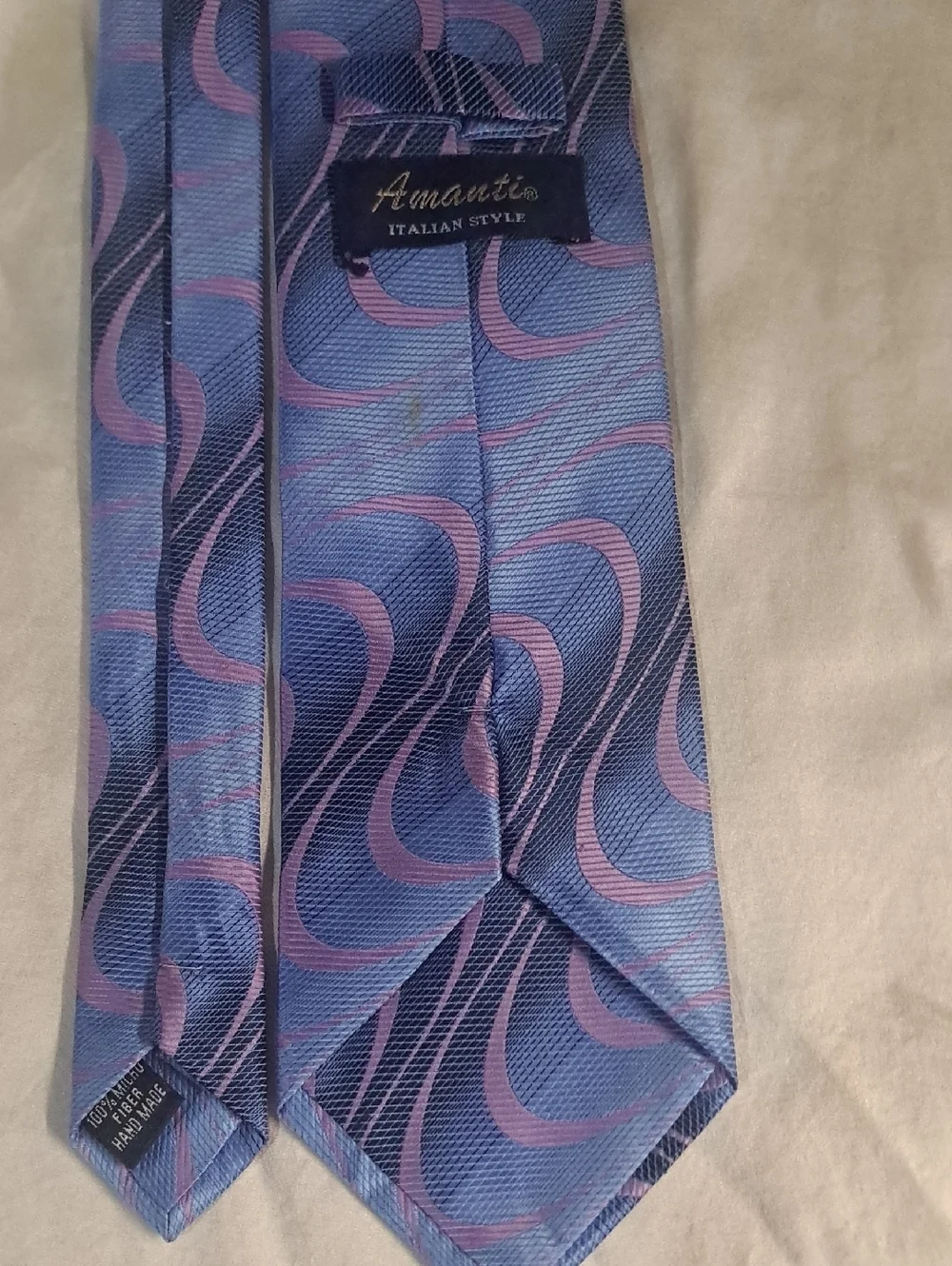 AMANTI ITALIAN Stylish Blue Swirl Men's Tie .